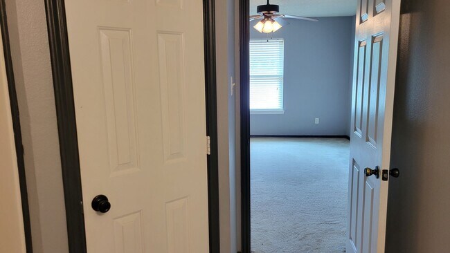 Building Photo - Beautiful Home! Available Spring 2026!