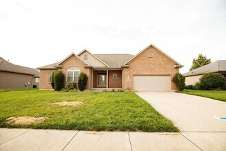 Building Photo - 3 Bed (with 4th bed potential downstairs),...