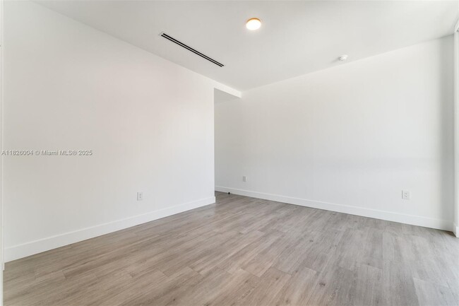 Building Photo - 3268 Gifford Ln