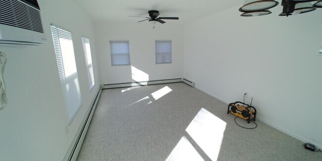 Building Photo - 3147 Clive Ave