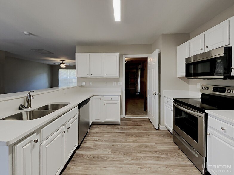 Building Photo - 1316 Crandon Dr