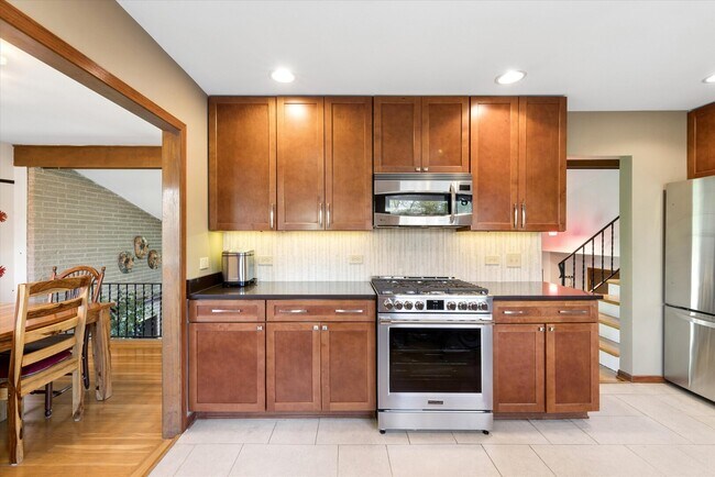 Building Photo - 4 E Noyes St