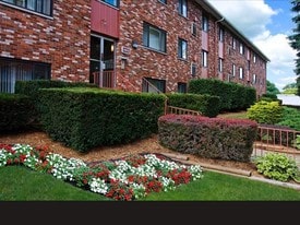 Building Photo - Edgewood Court Apartments