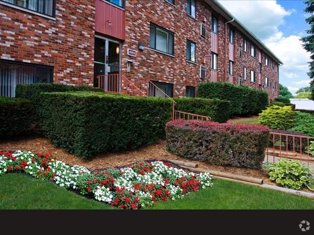 Building Photo - Edgewood Court Apartments