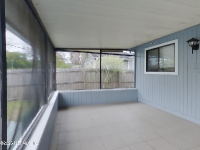 Building Photo - 4963 Beige St