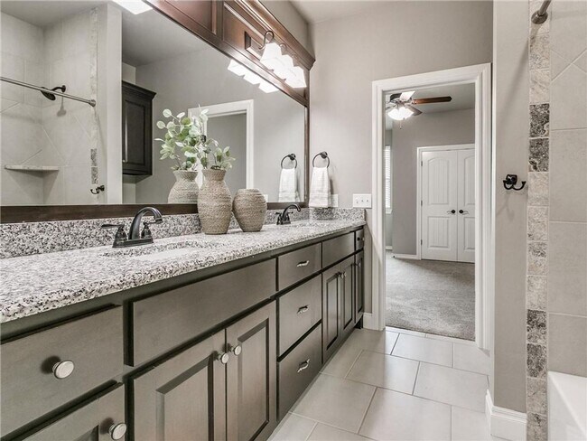 Building Photo - Stunning Home in West Edmond + 5 bedrooms ...