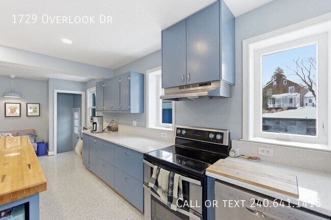 Building Photo - 1729 Overlook Dr