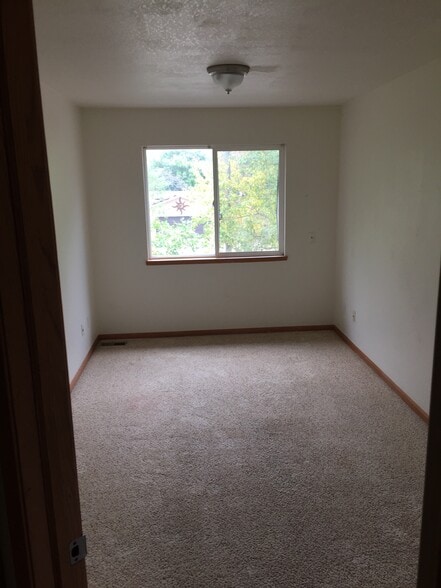 Building Photo - 1637 Westbridge Dr