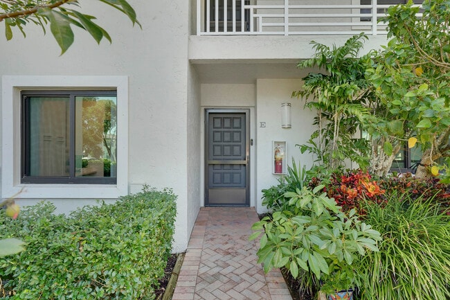 Building Photo - 20 Southport Ln