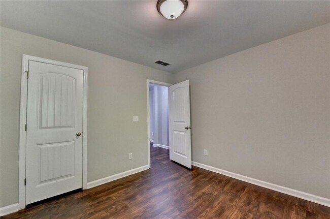Building Photo - 7245 Heritage Oak Ct