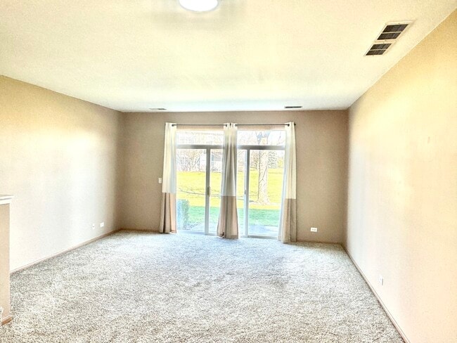 Building Photo - 812 Genesee Dr