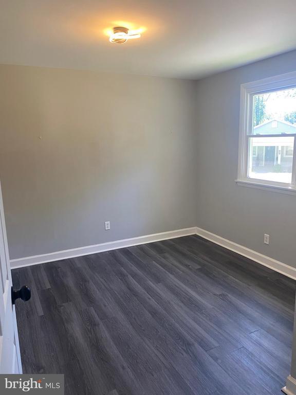 Building Photo - 452 Graythorn Rd