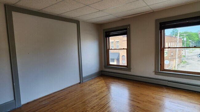 Building Photo - Large 4-5 Bedroom on Historic Main Street in Salamanca NY! Available Now!