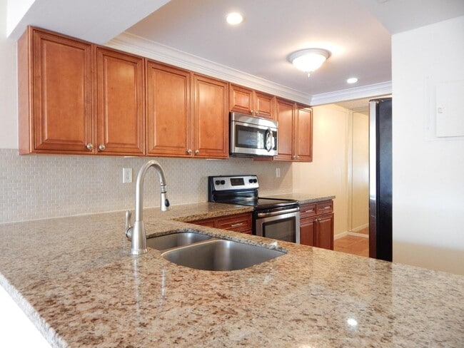 Building Photo - 9 Royal Palm Way