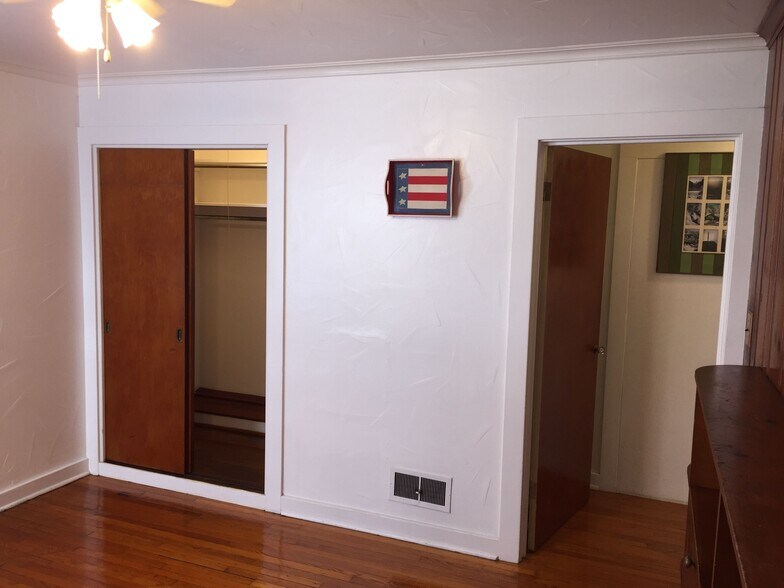 Building Photo - 908 Columbia Ave