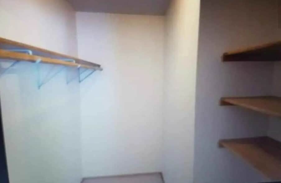 Walk-in Closet - 2425 Bostrom Ct
