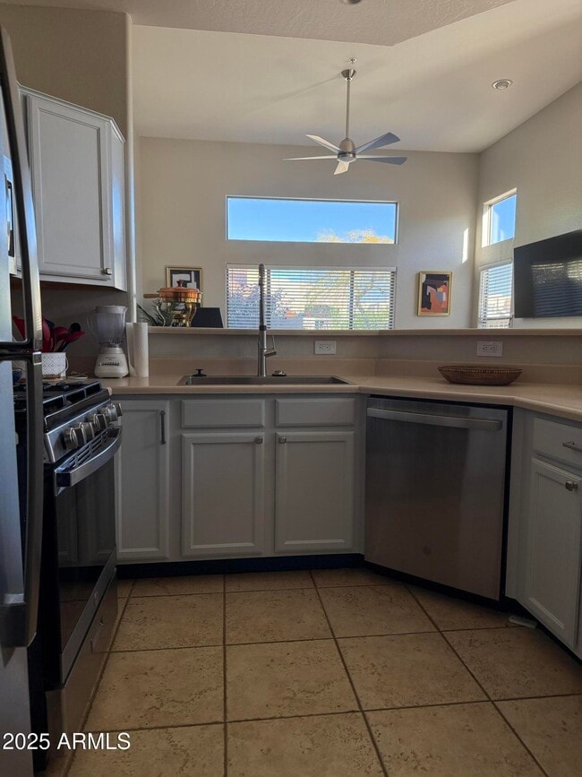 Building Photo - 9065 E Gary Rd