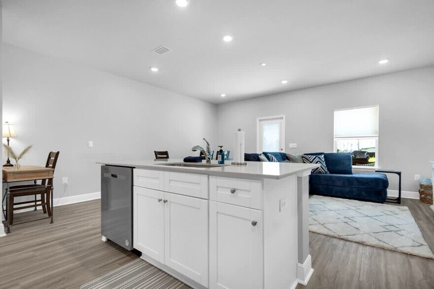 Building Photo - 5705 Stellarjay St
