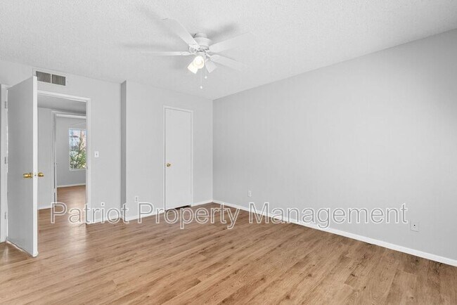 Building Photo - 815 W Westchester Ave