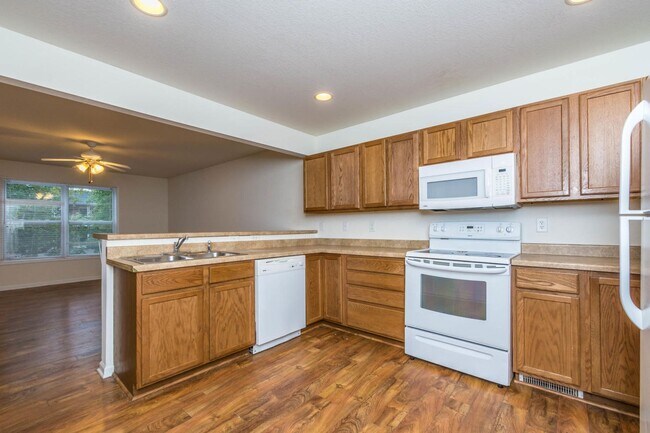 Building Photo - 206 E 20th St