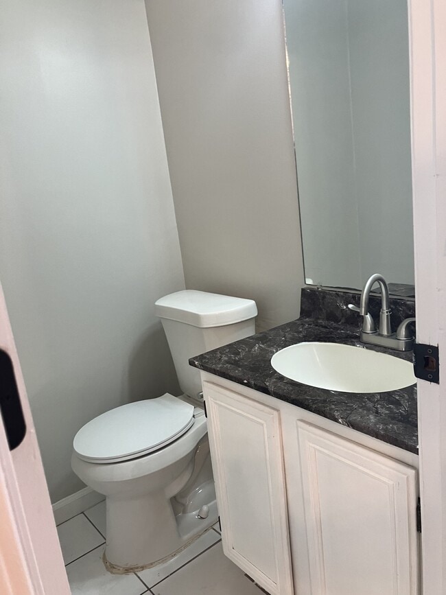 Building Photo - 145 Viking Dr