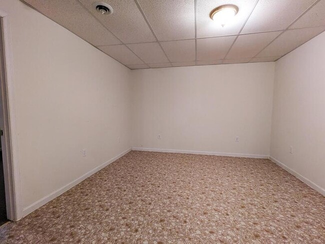 Building Photo - 726 Crestwood Cir