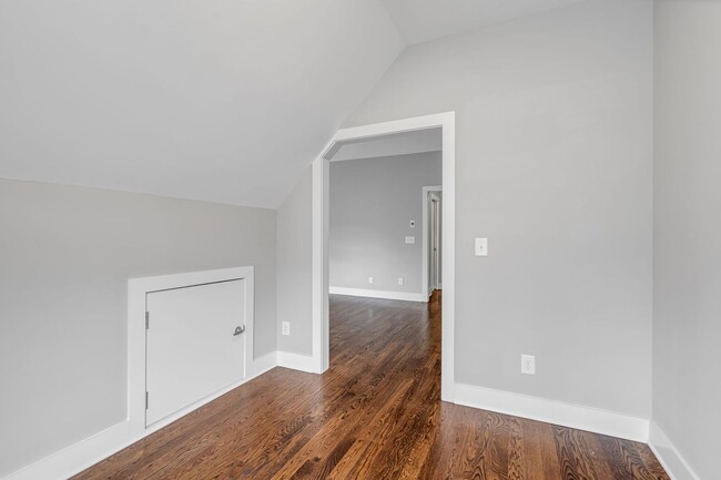 Building Photo - 4 BR, two-story rental with finished basement in WEHO!