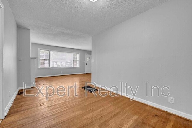 Building Photo - 920 Parkway Dr