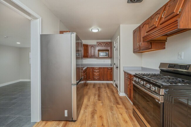 Building Photo - 3 bedroom in Mary Esther Heights!