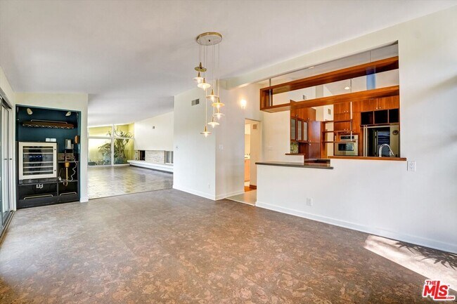 Building Photo - 2755 Carmar Dr