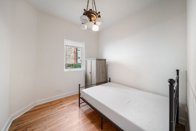 Building Photo - 1118 Garnett Pl