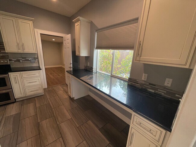 Building Photo - Richland House For Lease