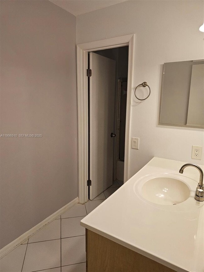 Building Photo - 7572 Courtyard Run E