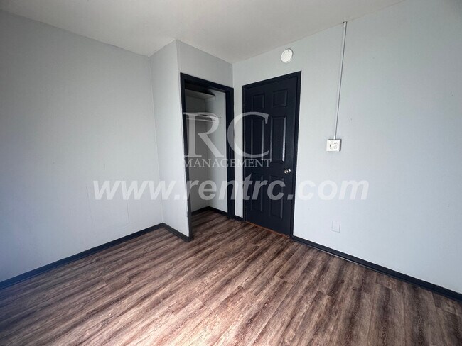 Building Photo - 1204 Giddings-
