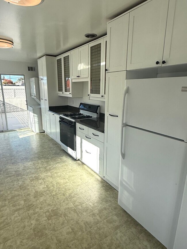 Building Photo - 4115-4117 Walnut Street