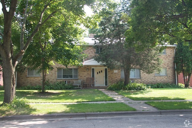 Building Photo - 1405 Trailsway
