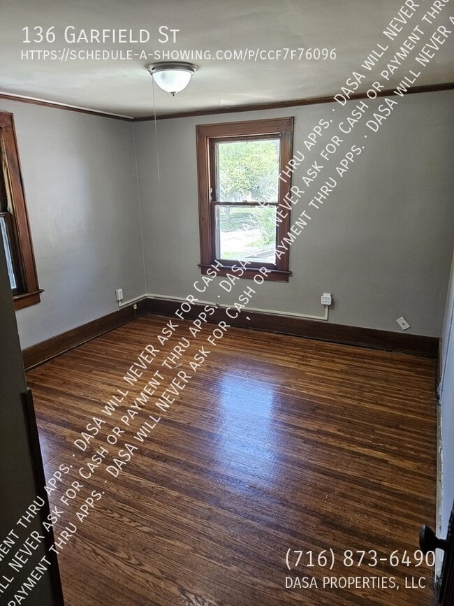 Building Photo - 136 Garfield St