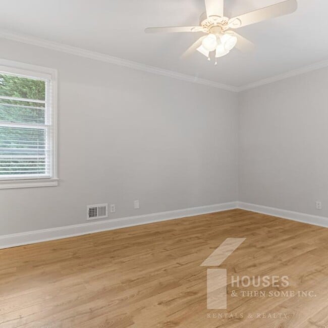 Building Photo - 9 Forestdale Dr