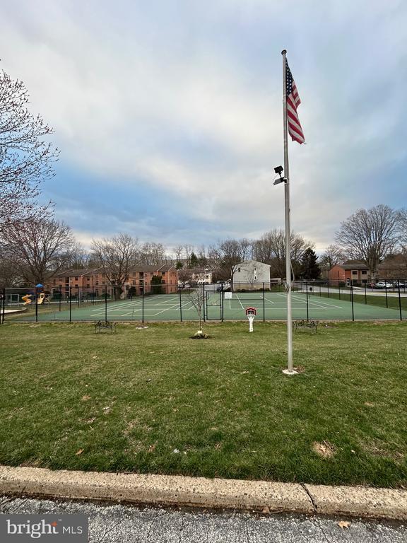 Building Photo - 3223 Valley Dr