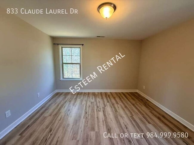 Building Photo - 833 Claude Laurel Dr