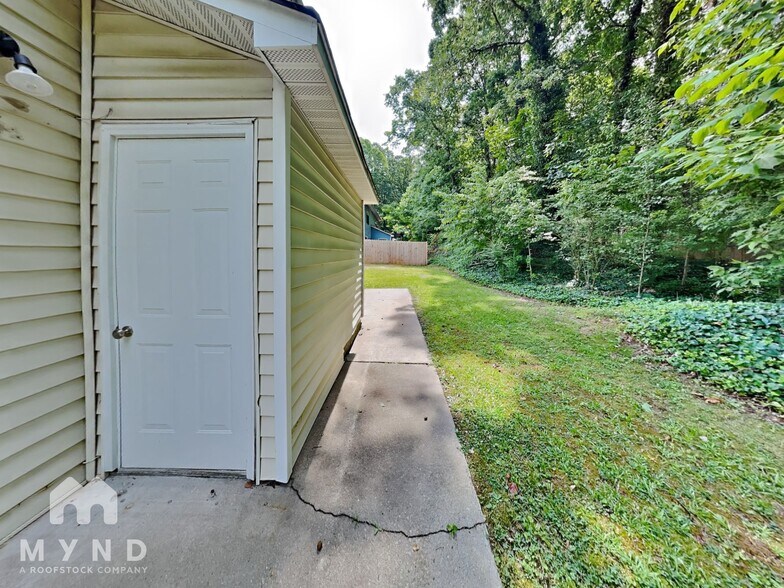 Building Photo - 4395 Coopers Creek Dr SE
