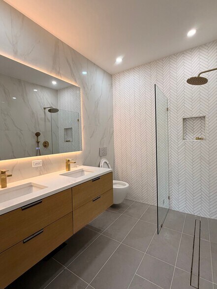 Building Photo - 77A Somers St