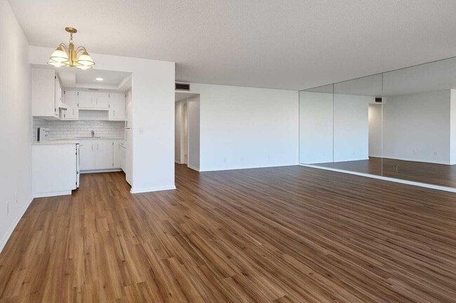 Building Photo - 227 Castlewood Dr