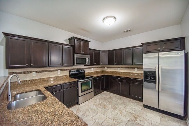 Building Photo - 2606 5 St