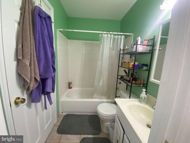 Building Photo - 8207 Stationhouse Ct