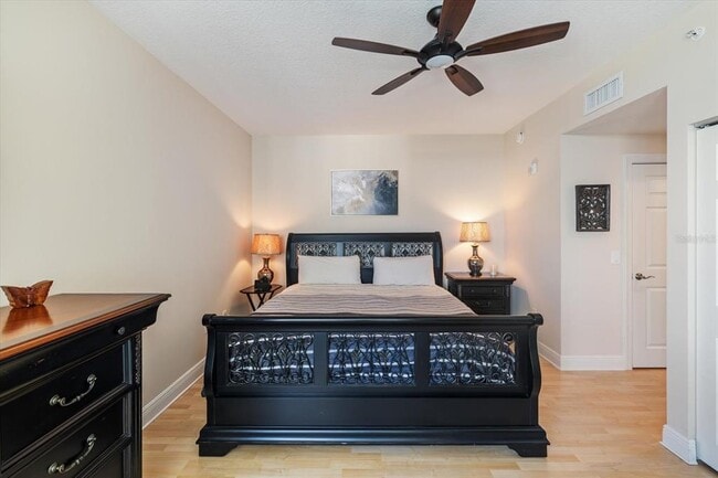 Building Photo - 800 N Tamiami Trl
