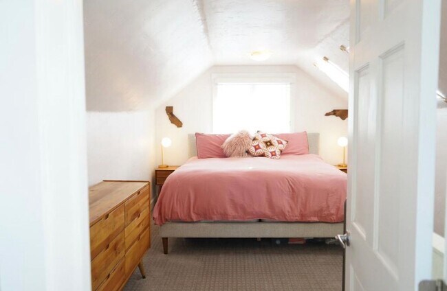 Building Photo - Single Family Home close to Sloan's Lake