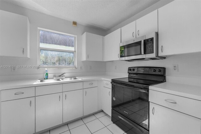 Building Photo - 768 SW 9th St