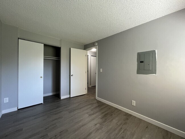 Building Photo - 8332 SW 21st Ave