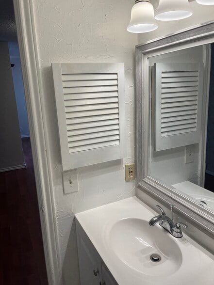 Building Photo - 9809 Walnut St